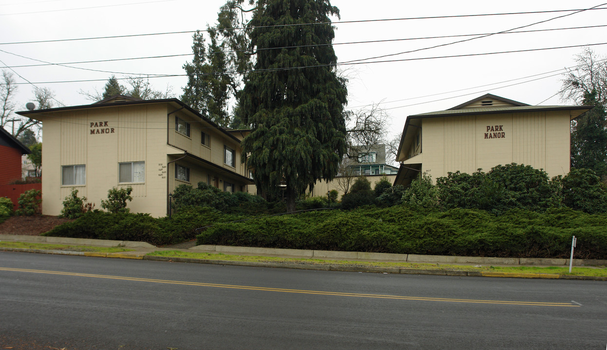 805-831 SE Mosher Ave in Roseburg, OR - Building Photo