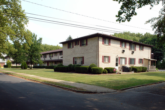 Sutton Place Apartments in Allentown, PA - Foto de edificio - Building Photo