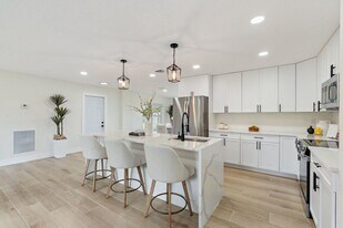 930 Rutherford Ln in Haverhill, FL - Building Photo