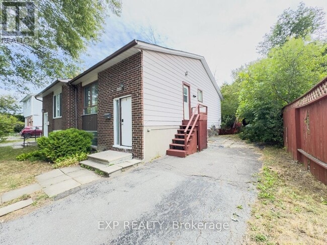 222 Castlefrank Rd in Ottawa, ON - Building Photo - Building Photo