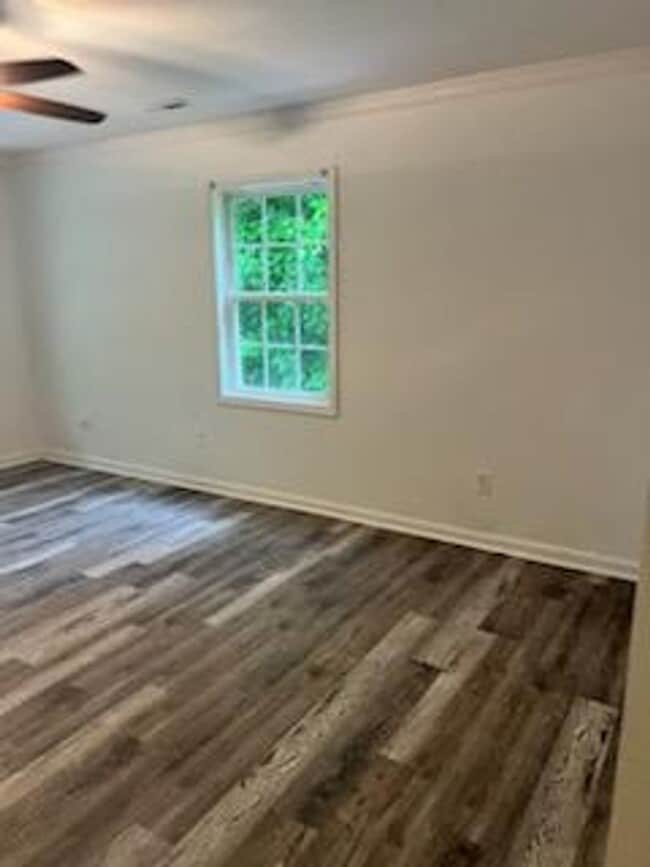 312 Pinewood Ave in Elizabeth City, NC - Foto de edificio - Building Photo