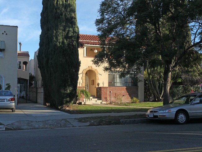 5001-5003 Franklin Ave in Los Angeles, CA - Building Photo - Building Photo