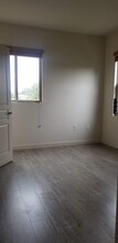 13439 Burbank Blvd, Unit 219 in Los Angeles, CA - Building Photo - Building Photo