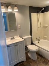 806 Center St, Unit 3 in East Alton, IL - Foto de edificio - Building Photo