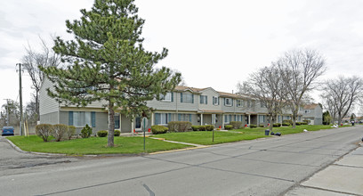 Stonebrooke Condominiums in Southfield, MI - Building Photo - Building Photo