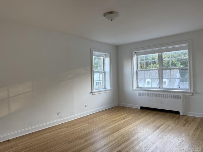 633 Old Post Rd in Bedford, NY - Building Photo - Building Photo