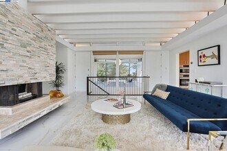 6624 Saroni Dr in Oakland, CA - Building Photo - Building Photo