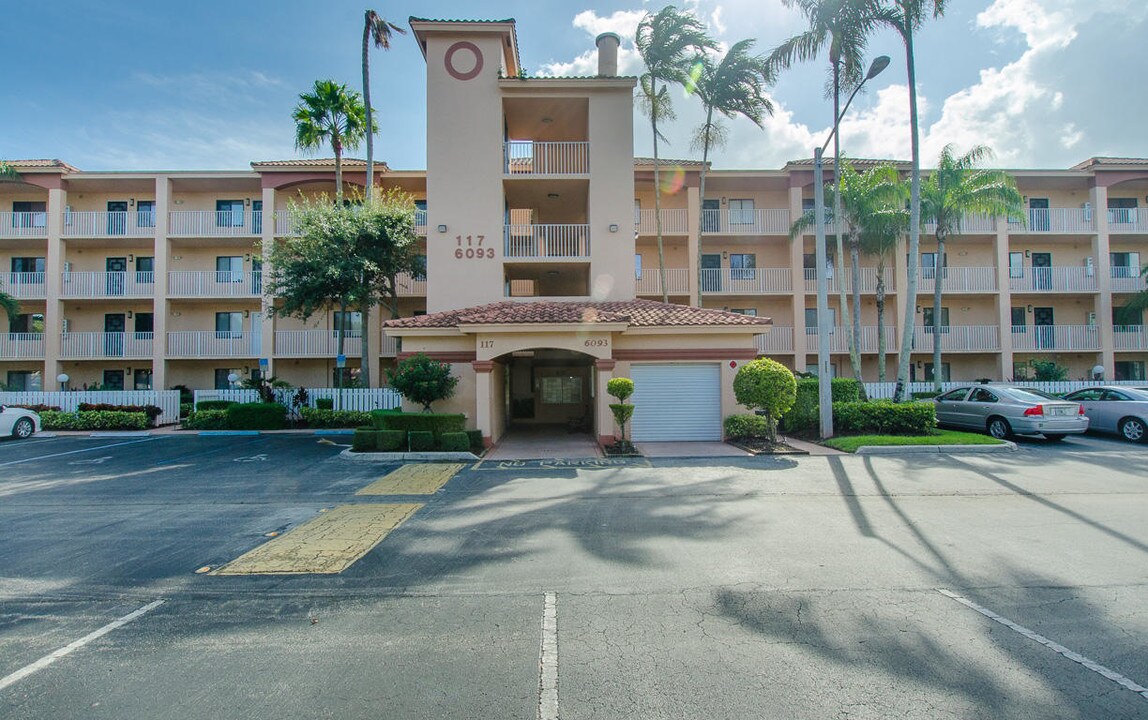 6093 Pointe Regal Cir-Unit -105 in Delray Beach, FL - Building Photo