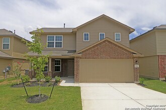 8702 Hudson Holw in San Antonio, TX - Building Photo - Building Photo