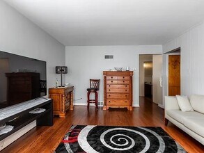 9056 Lamon Ave in Skokie, IL - Building Photo - Building Photo