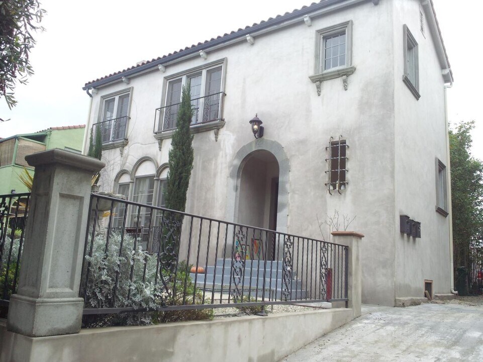 1042 S Hudson Ave, Unit 1042-12 in Los Angeles, CA - Building Photo