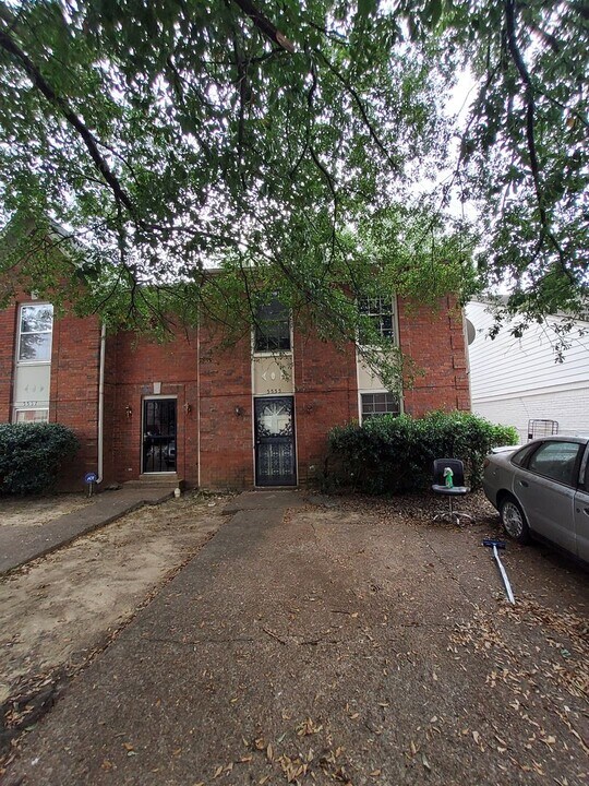 5555 Blossom Ln in Memphis, TN - Building Photo