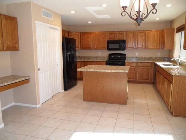 687 S Sahuaro Dr in Gilbert, AZ - Building Photo - Building Photo