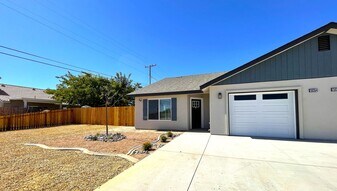 21031 91st St in California City, CA - Building Photo