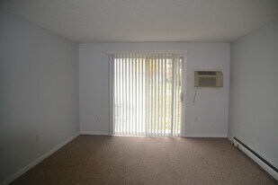 12 Saint James Pl, Unit 813 in Nashua, NH - Building Photo