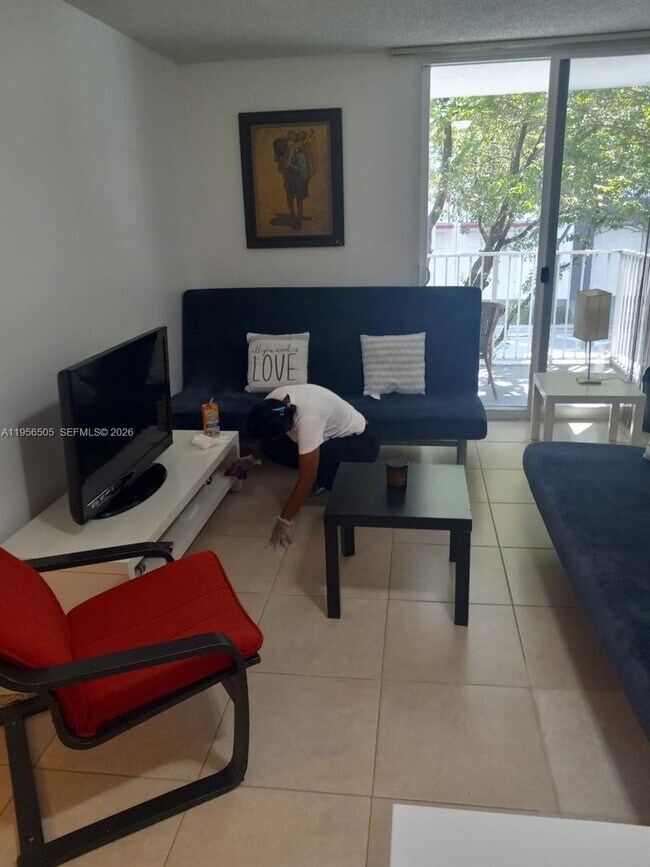 800 N Miami Ave, Unit 207 in Miami, FL - Building Photo - Building Photo