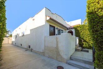 809 N La Jolla Ave in Los Angeles, CA - Building Photo - Building Photo