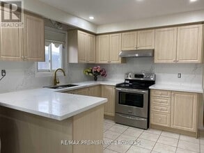 114 Sentinel Rd in Toronto, ON - Building Photo - Building Photo