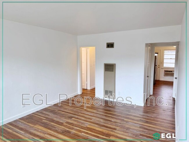 2807 Victory Blvd in Burbank, CA - Building Photo - Building Photo