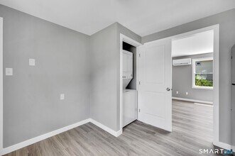 90 Woodhouse Ave in Wallingford, CT - Building Photo - Building Photo