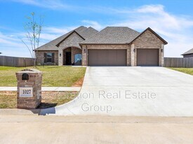 1027 Kimberlin Ln in Tuttle, OK - Building Photo