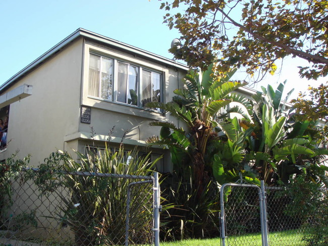 12224 W Washington Pl in Los Angeles, CA - Foto de edificio - Building Photo