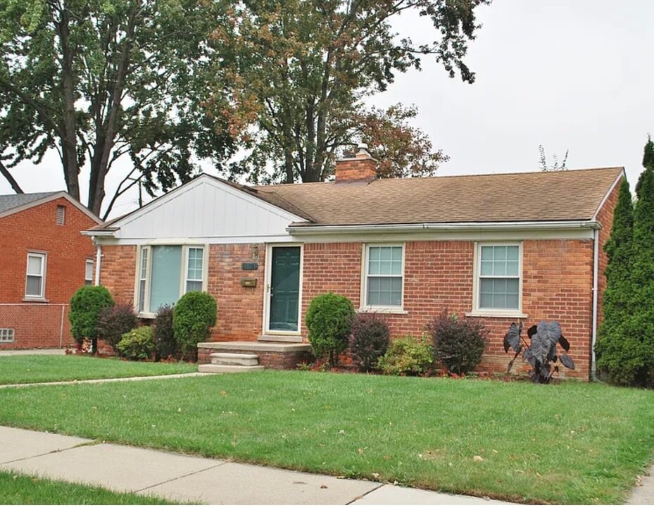 11401 Mayfield St in Livonia, MI - Building Photo