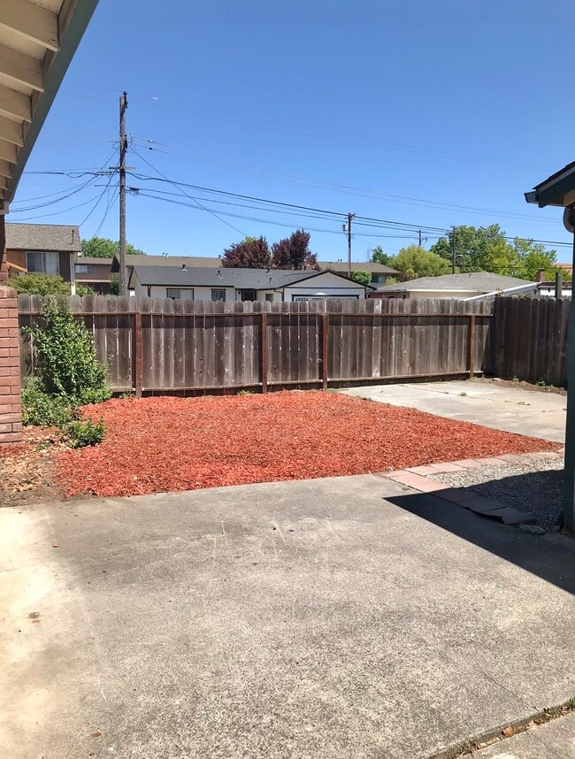 7452 Bobbie way in Rohnert Park, CA - Building Photo - Building Photo