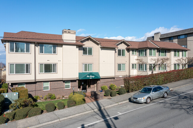 Sea Breeze in Edmonds, WA - Foto de edificio - Building Photo