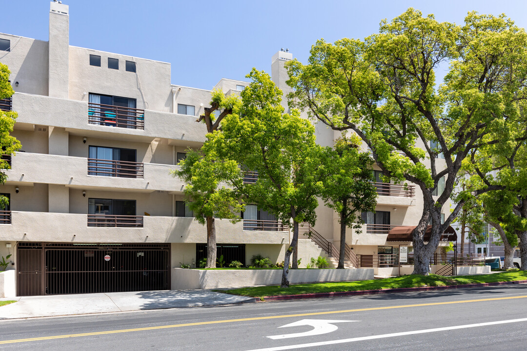 Courtyard Apartments in Los Angeles, CA - Building Photo