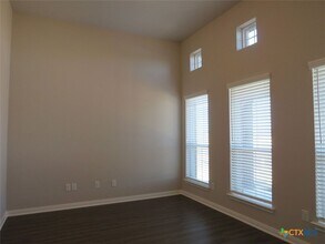 6308 Golden Gate Dr in Killeen, TX - Foto de edificio - Building Photo