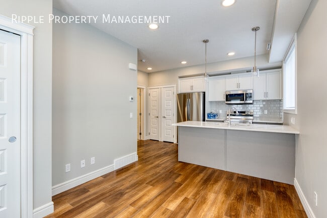 10060-10046 46 St NE in Calgary, AB - Building Photo - Building Photo