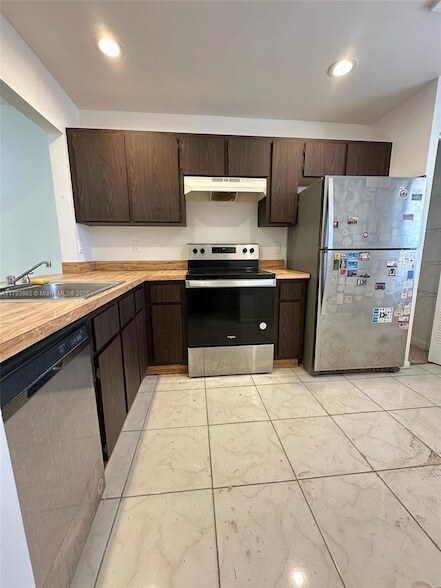 861 NE 209th Terrace, Unit 24-203 in Miami, FL - Building Photo - Building Photo