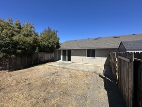 1456 Cameo Ct in Grants Pass, OR - Building Photo - Building Photo