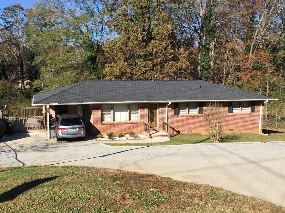 586 Poplar St in Toccoa, GA - Building Photo