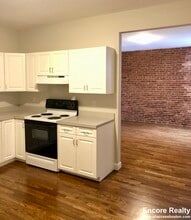 121 Longwood Ave, Unit 89-6 in Brookline, MA - Foto de edificio - Building Photo