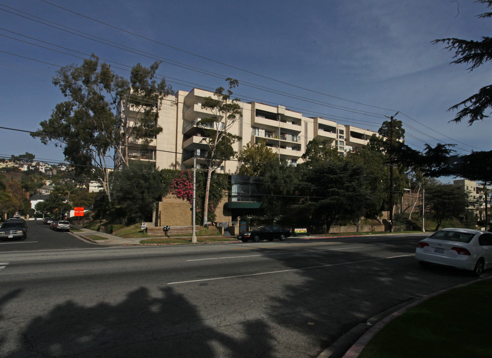 Los Feliz Plaza in Los Angeles, CA - Building Photo