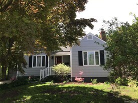 39 W 7th St in Locust Valley, NY - Building Photo