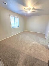 2050 Quail St in Mitchell, SD - Foto de edificio - Building Photo