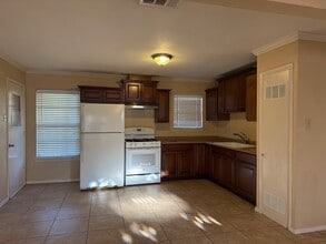 902 Denton Dr in Euless, TX - Building Photo - Building Photo