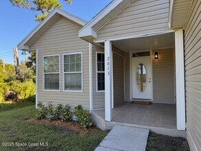 2613 Quentin Ave SE in Palm Bay, FL - Building Photo - Building Photo