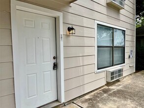 701 W Sycamore St, Unit 101 in Denton, TX - Building Photo - Building Photo
