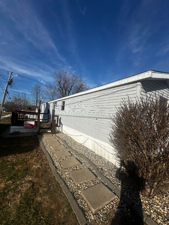 842 W Popcorn Rd in Bloomington, IN - Foto de edificio