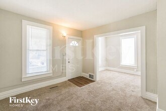 812 Charles St in Aurora, IL - Building Photo - Building Photo