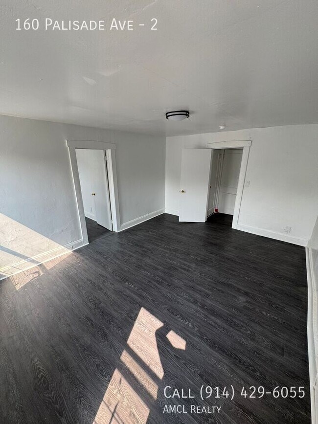 160 Palisade Ave in Yonkers, NY - Building Photo - Building Photo