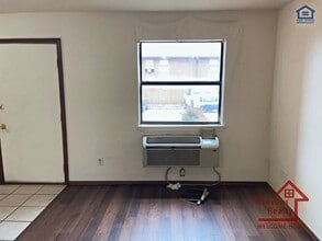 1912 SW D Ave in Lawton, OK - Building Photo - Building Photo