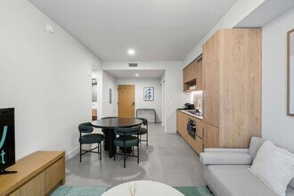 11 NE 6th St in Miami, FL - Foto de edificio - Building Photo