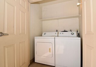 5499 Indian River Dr in Las Vegas, NV - Building Photo - Building Photo