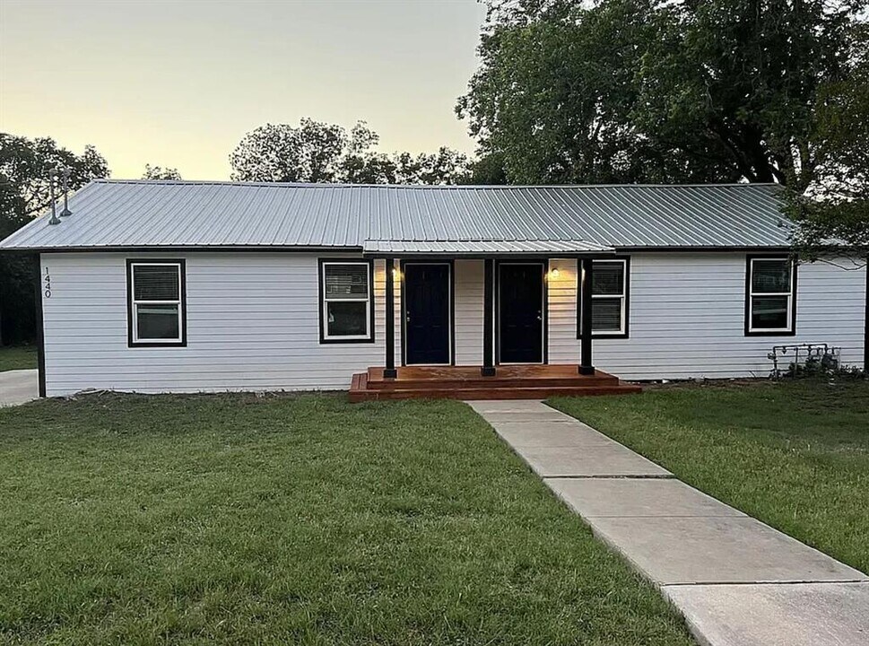 1440 Jackson St in New Braunfels, TX - Building Photo