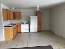 405 Plaza Heights Rd in Marshalltown, IA - Building Photo